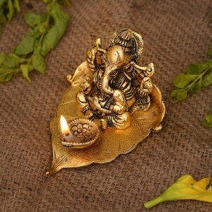 Pan Leaf Shape Diya Showpieces (CS-2377447)