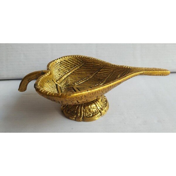 Pan Leaf Shape Diya Showpieces (CS-2377447)